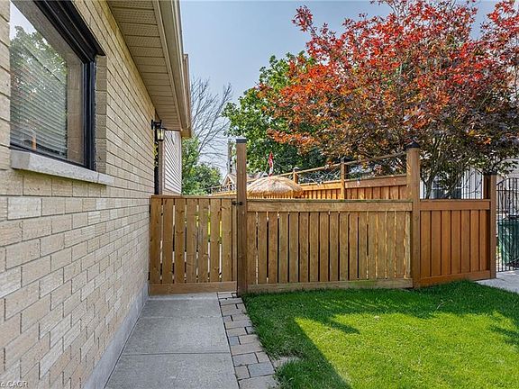 3rd image of 37 Sandalwood Dr