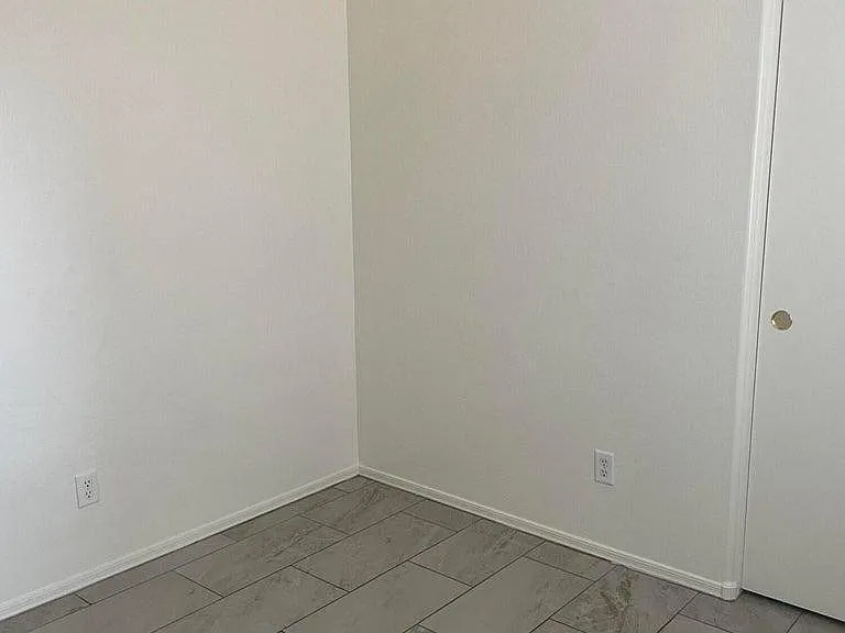 1333 S 220th Dr — Photo 10