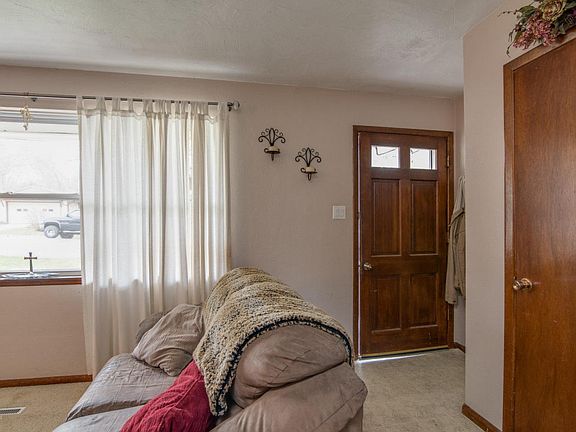 4th image of 639 Belmont Dr