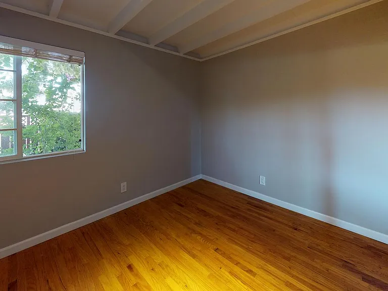 710 Telford Ave — Photo 14