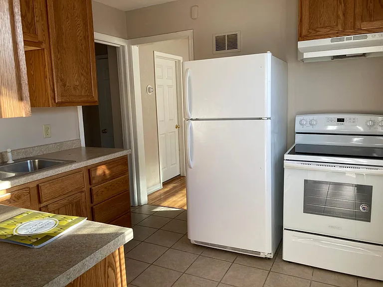741 Rose Ave E #1 — Photo 10