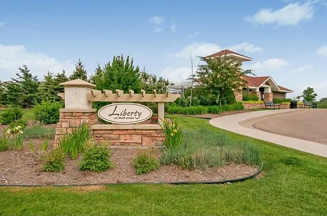 3 bed, 2.5 bath, 1608 sqft, $2,350 — Photo 4
