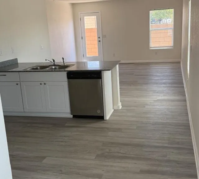 2414 Village Dr — Photo 5