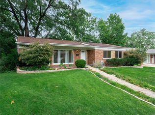 1121 Putter Ln, Saint Louis, MO 63132