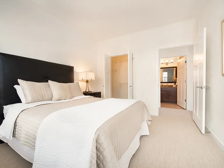 Wells Street Station Apartments Bedroom