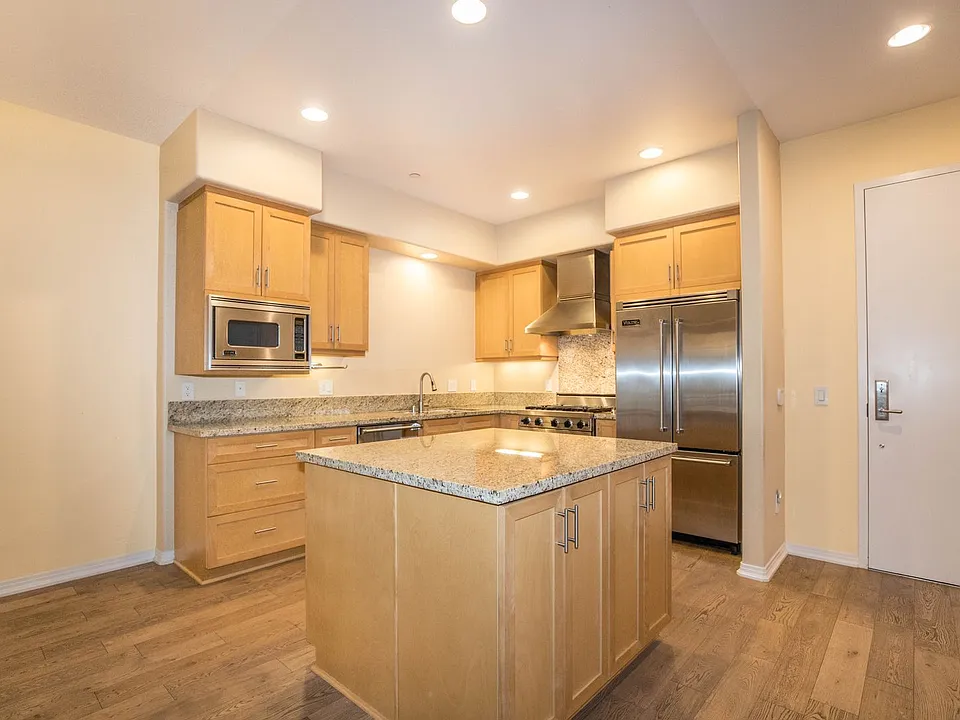 4050 Glencoe Ave #217