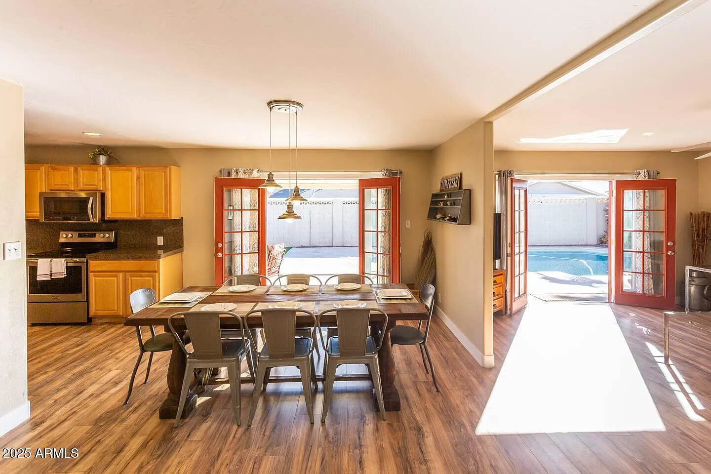 4 bed, 2.0 bath, 1676 sqft, $3,900 — Photo 3