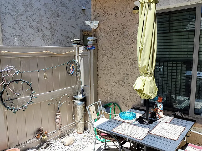 Patio
Private