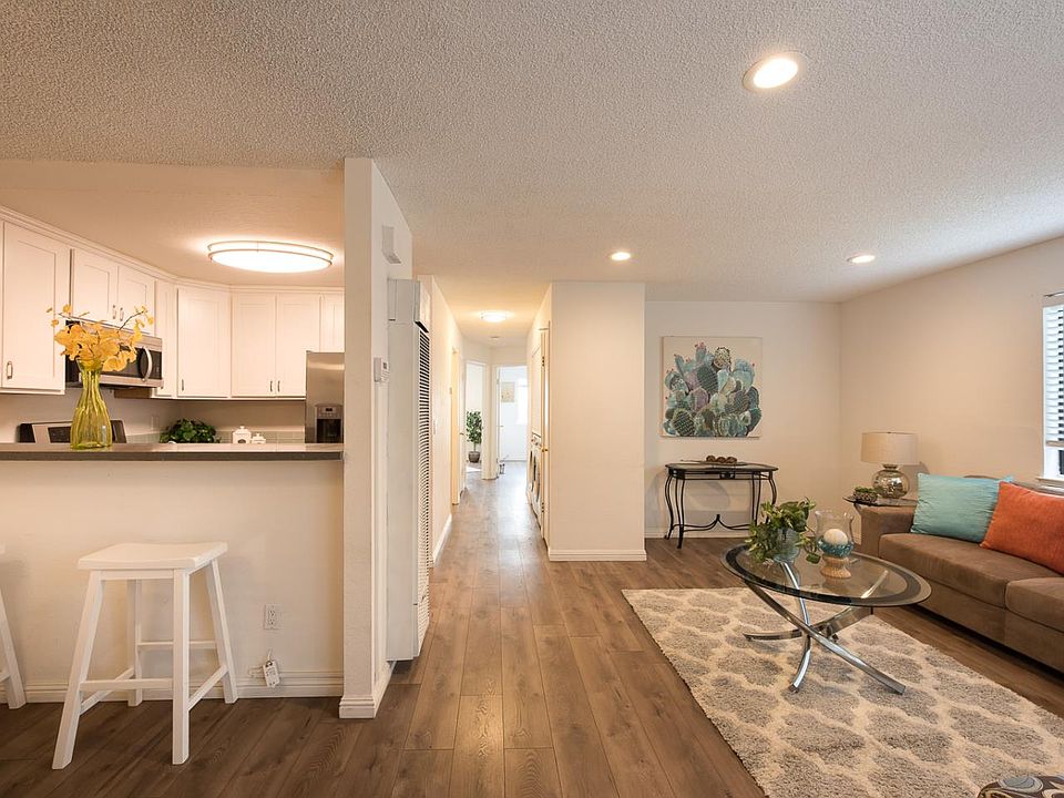 1st image of 415 Coyote Creek Cir