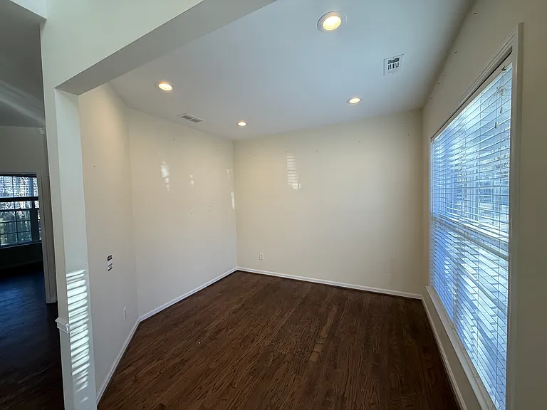 9530 Oswald Ln — Photo 2