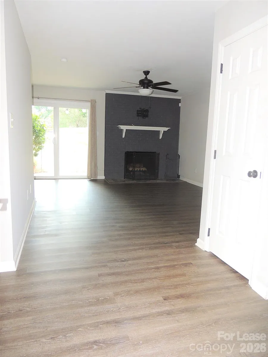 Building Photo - 9252 Kings Canyon Dr