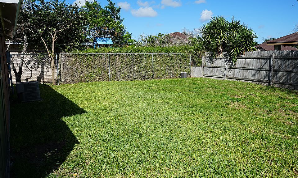 2nd image of 575 Mango Ln