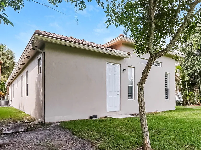 1755 Palisades Dr — Photo 16