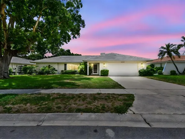 2418 Cardwell Way, Sarasota, FL 34231