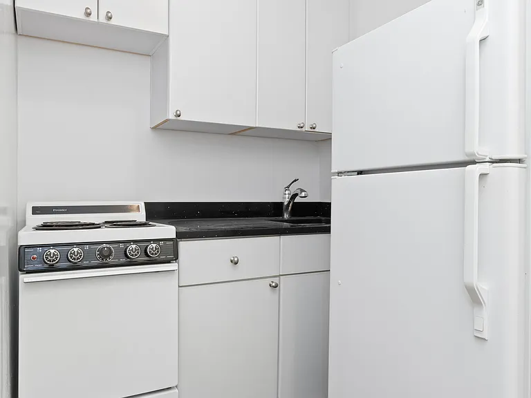 1630 2nd Ave #3RS — Photo 3