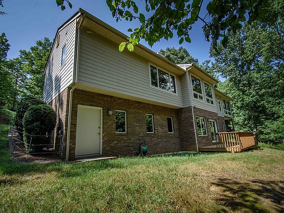 4th image of 3420 Laurel Dr