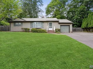 10 Seibert Ct, Park Ridge, NJ 07656