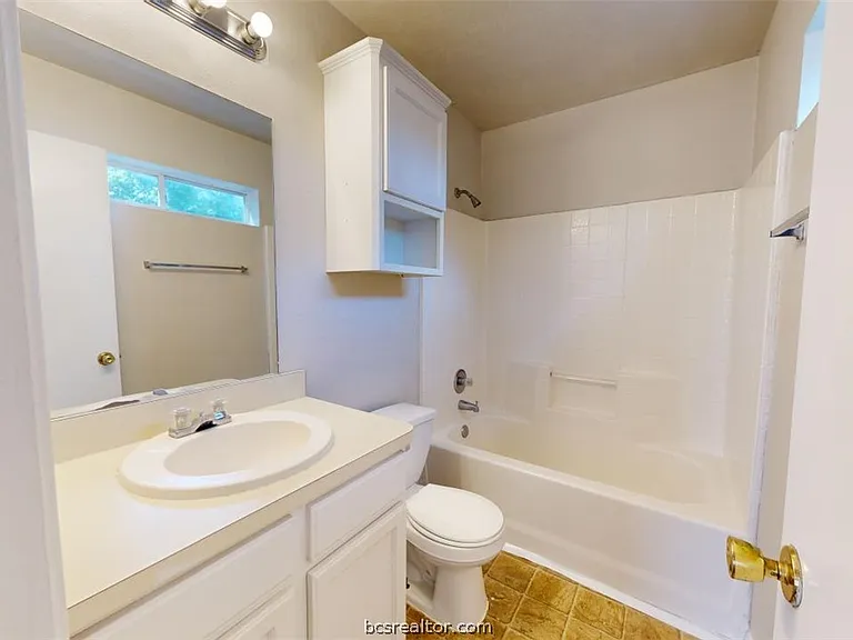 1513 Hollowhill Dr #B — Photo 13