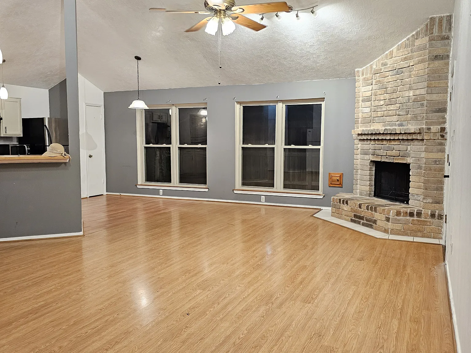 3 bed, 1311 sqft, $1,800 — Photo 2