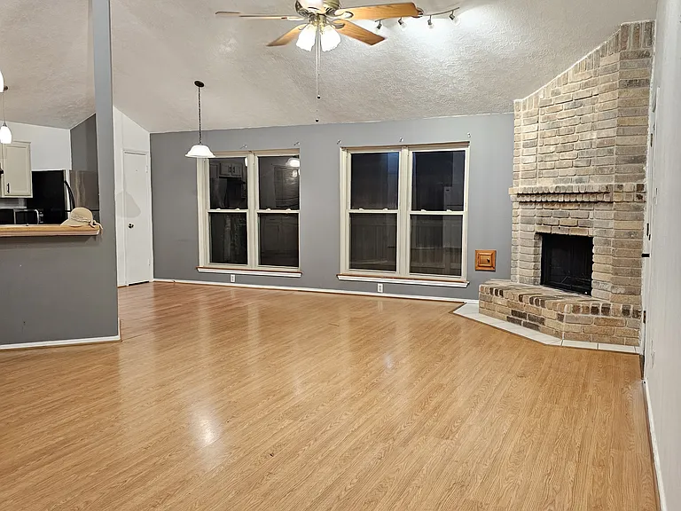 3322 Hartfield Ln — Photo 2