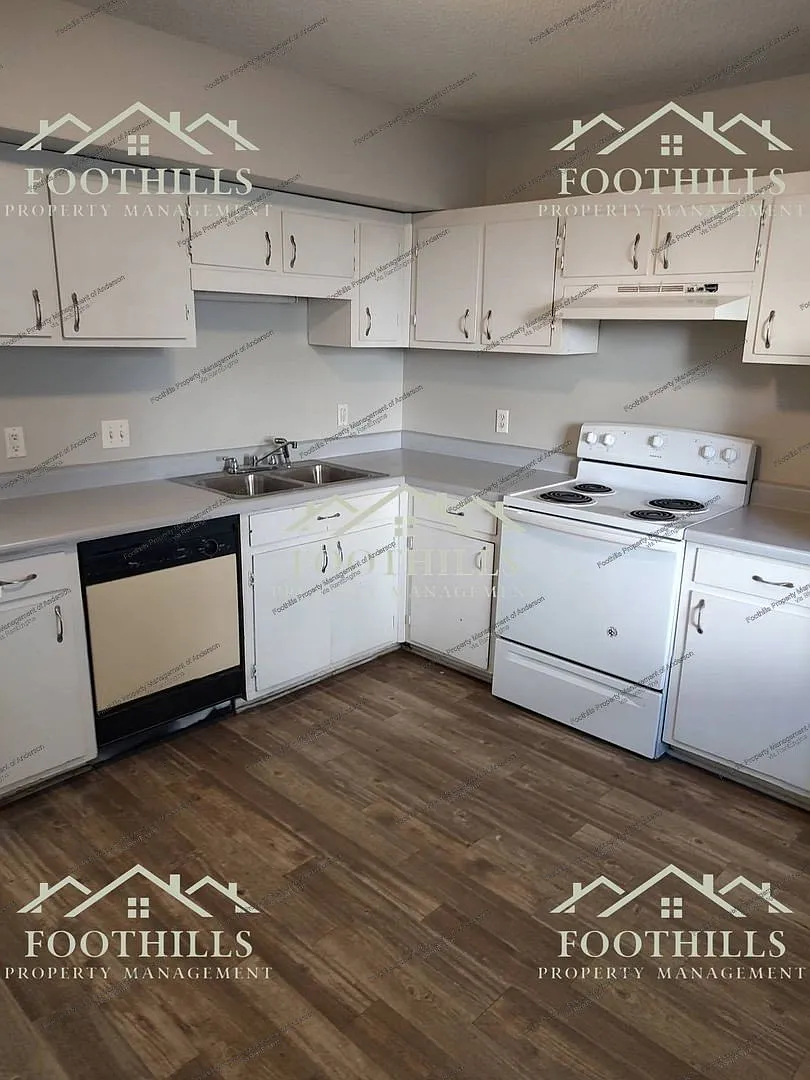 2 bed, 1.5 bath, 1000 sqft, $895 — Photo 3