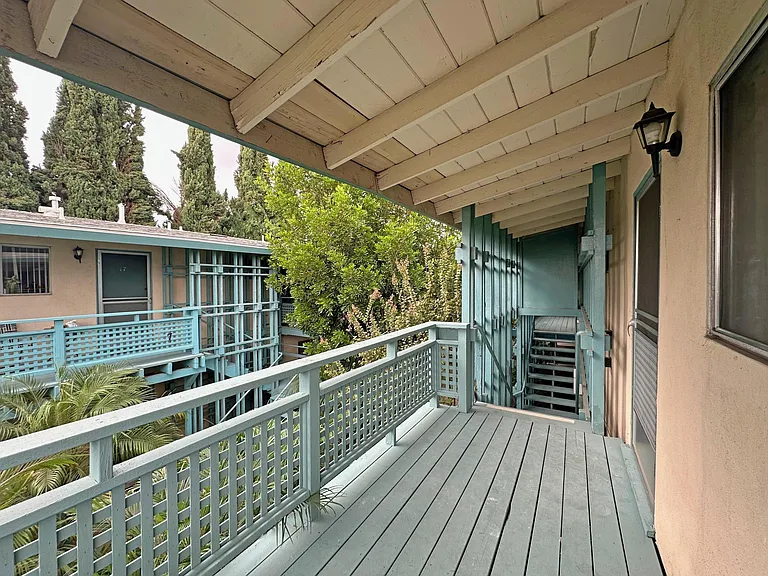 976 E Villa St #16 — Photo 17