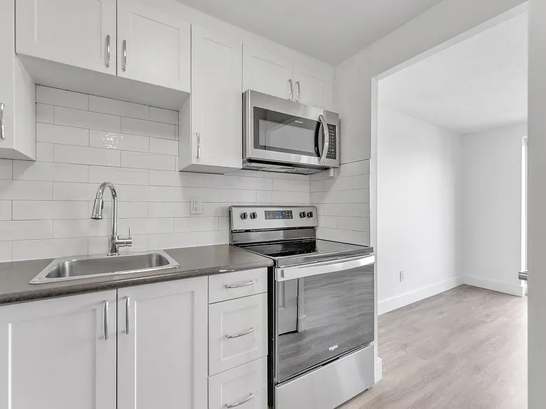 181 Queen Mary Rd — Photo 9