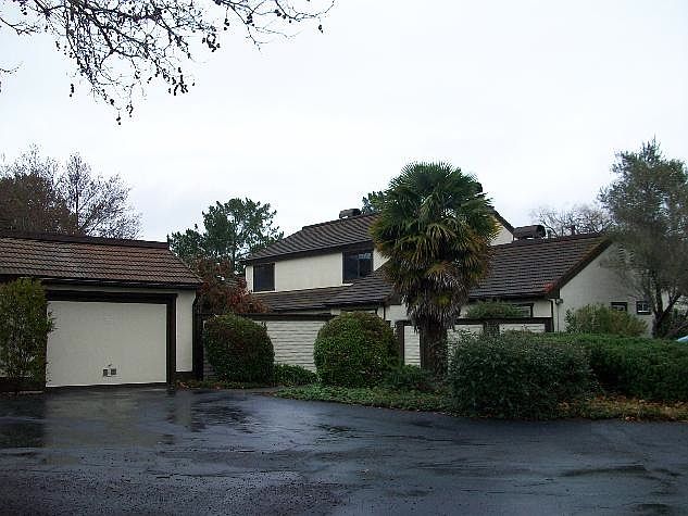 1st image of 37 Vineyard Cir
