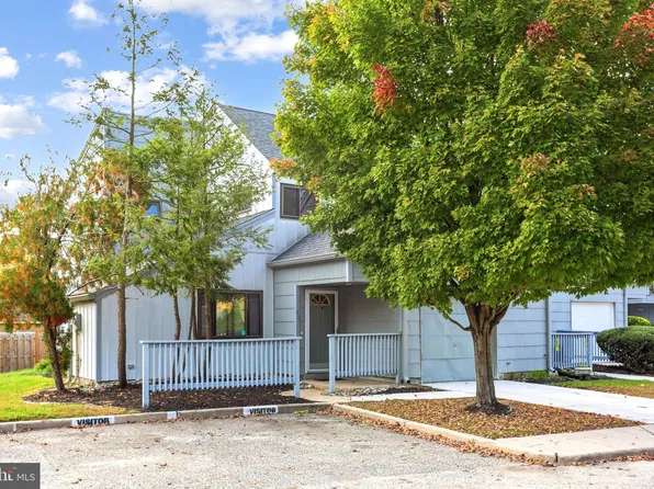 48 Dover Dr, Lindenwold, NJ 08021