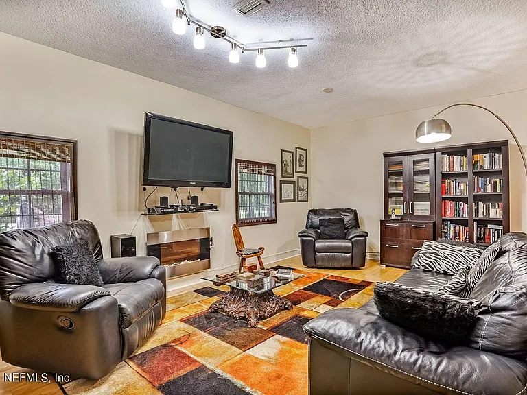 12957 Mandarin Rd — Photo 8