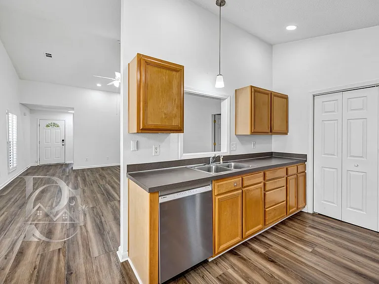 112 Ivy Garden Ln — Photo 9