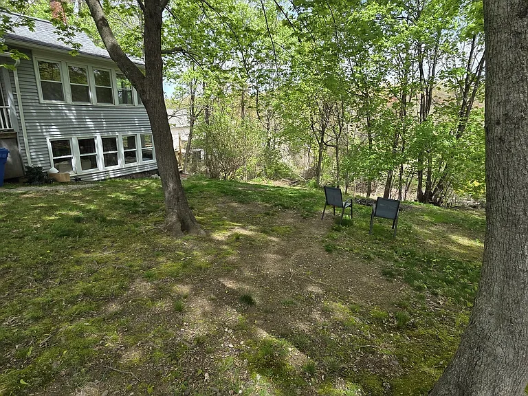 22 Lakeview St #B — Photo 2