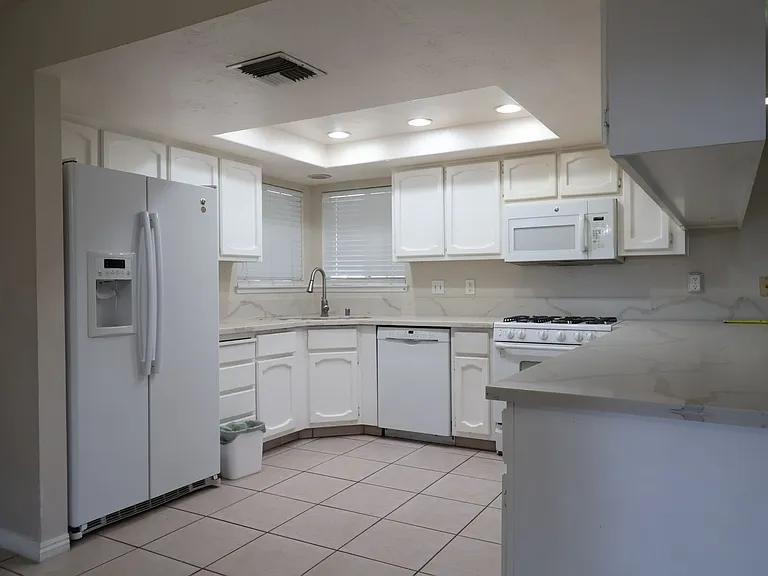 528 S Sorrel St — Photo 4