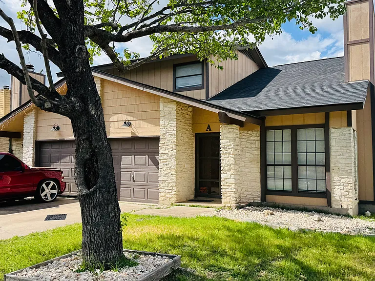 8802 Clearbrook Trl — Photo 1