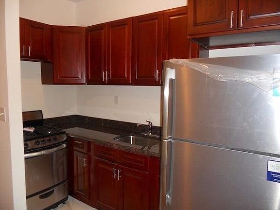 3rd image of 635 E 241st St