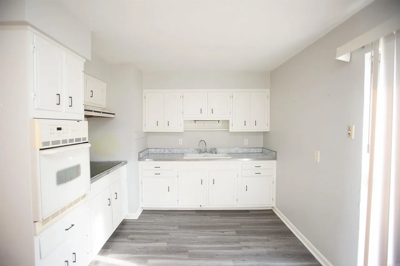 3 bed, 1.5 bath, 1275 sqft, $1,500 — Photo 3