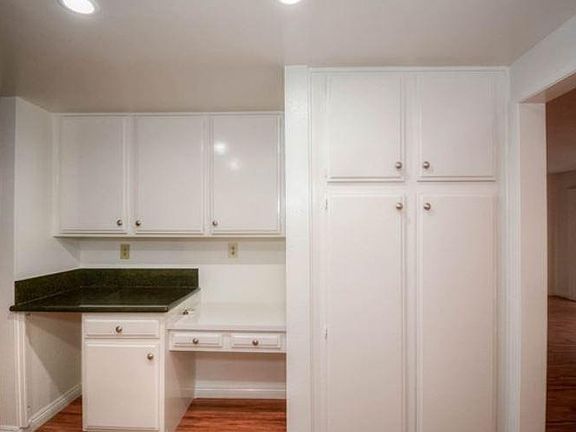 3rd image of 1015 Carmel Cir