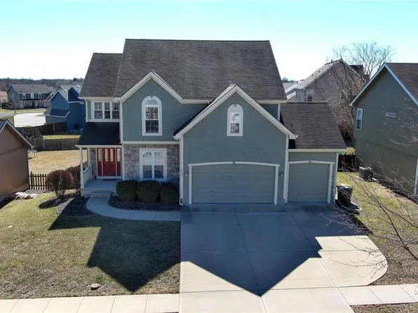 401 Wyndham Dr, Lansing, KS 66043