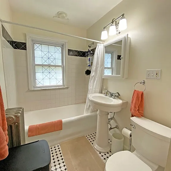 331-333 Lowell Ave #331 — Photo 9