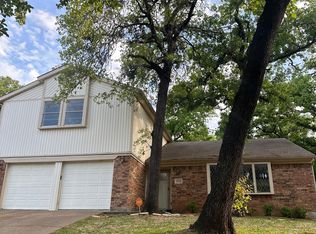 4818 Crestmont Ct, Arlington, TX 76017