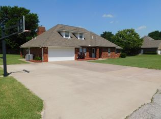 300 Michael Ln, Ponca City, OK 74604