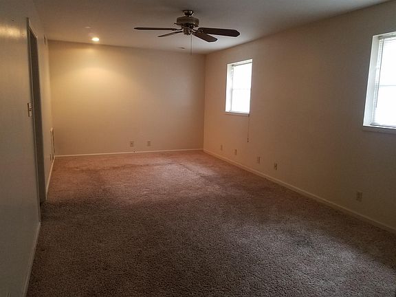 4th image of 945 Greenwood Ct