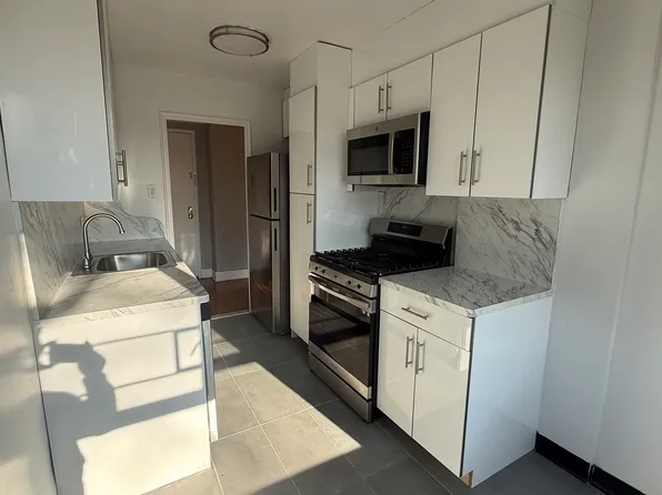 192-20 67th Ave APT 3B, Fresh Meadows, NY 11365