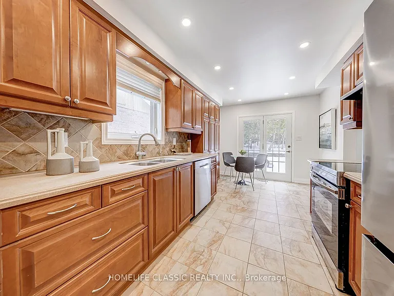 56 Gray Cres #MAIN 2ND FLOOR — Photo 6