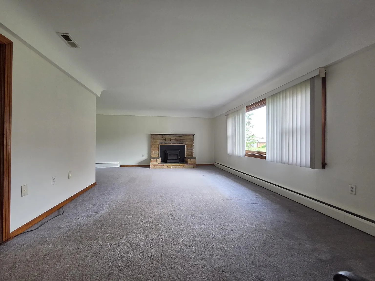 3 bed, 1.5 bath, 1789 sqft, $1,695 — Photo 2