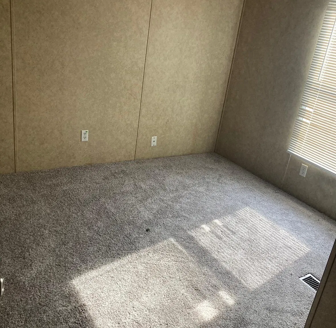 3 bed, 1300 sqft, $1,400 — Photo 4