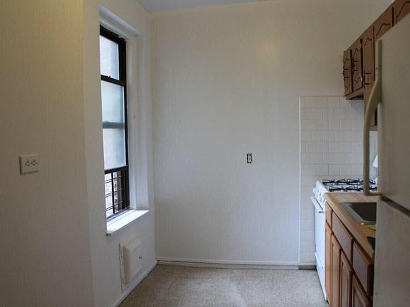 3rd image of 1147 Leland Ave