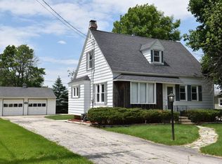 4271 S 97th St, Greenfield, WI 53228