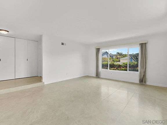 4th image of 2118 Hanford Dr