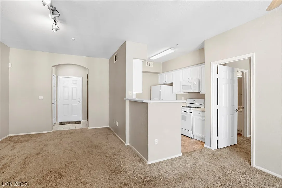 2 bed, 2.0 bath, 943 sqft, $1,475 — Photo 4
